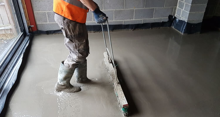 self levelling screed